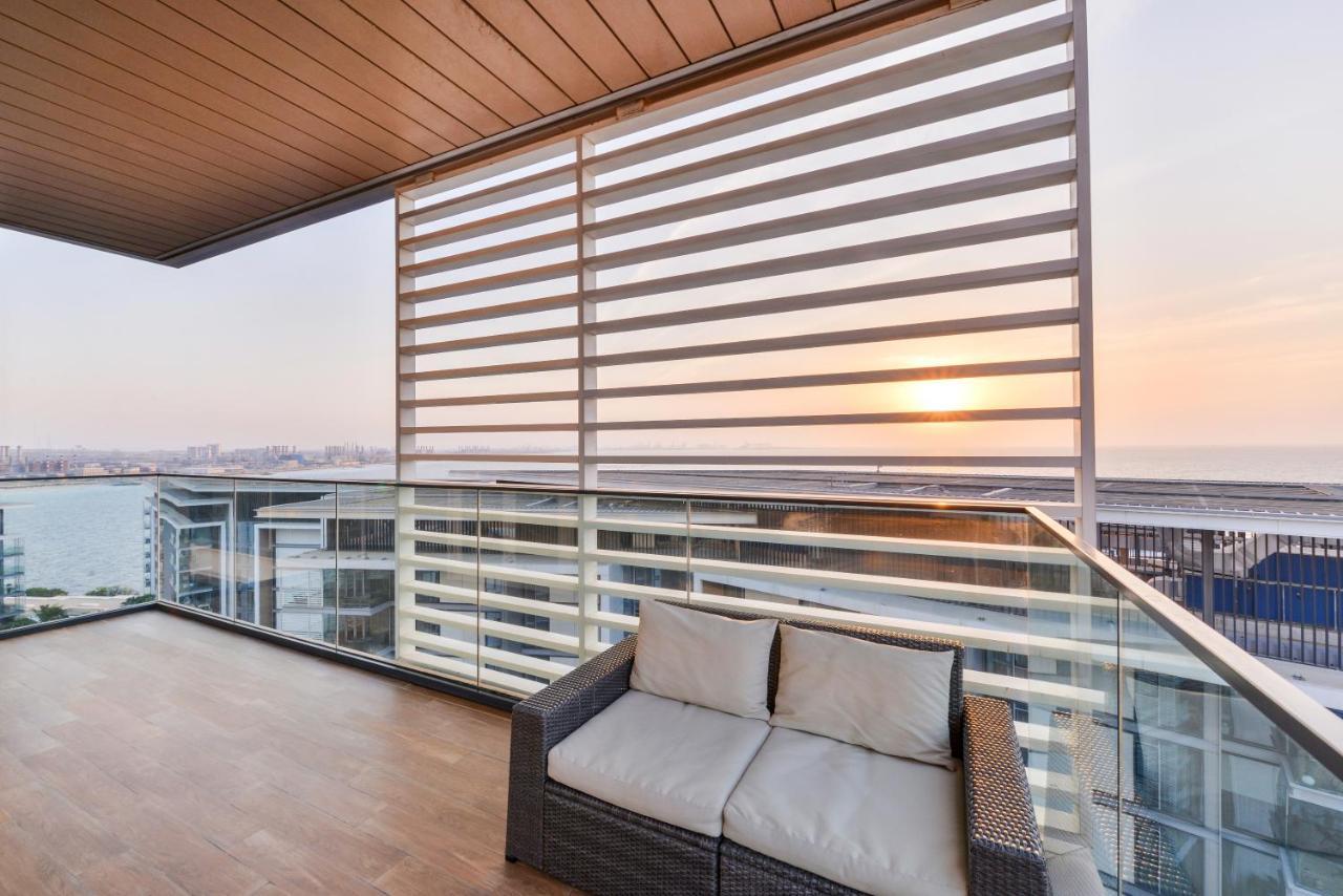 דובאי Posh 2 Bedroom Oceanfront Apt In The Heart Of Bluewaters Island מראה חיצוני תמונה